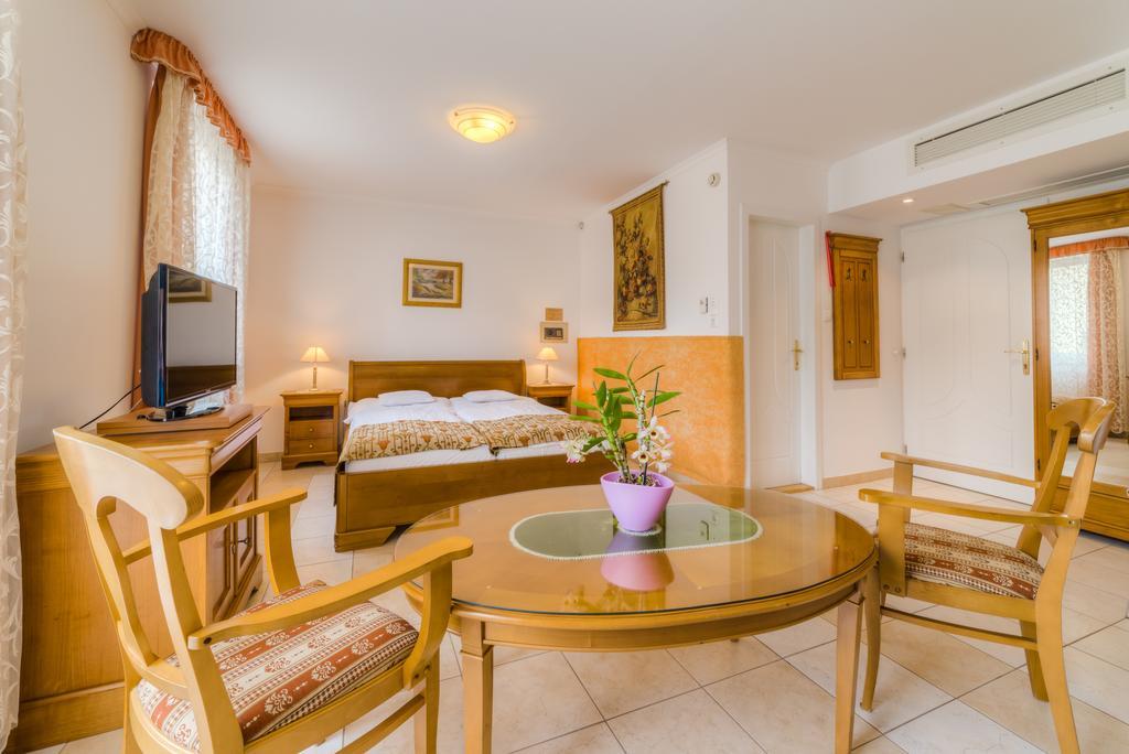 Kata Panzio Bed & Breakfast Szeged Exterior photo