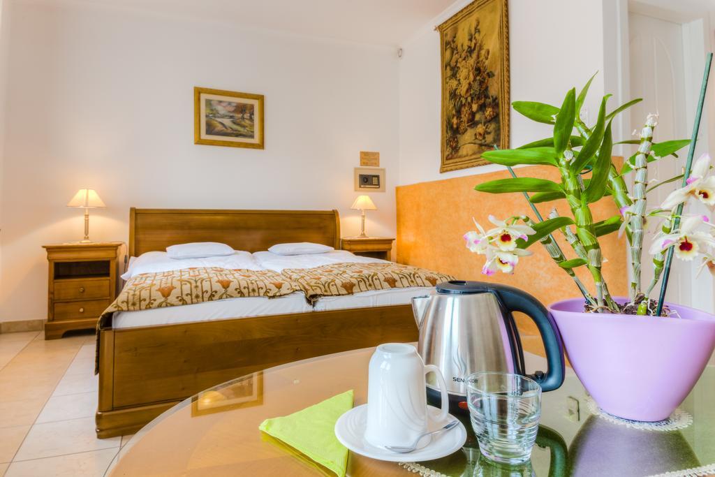 Kata Panzio Bed & Breakfast Szeged Exterior photo