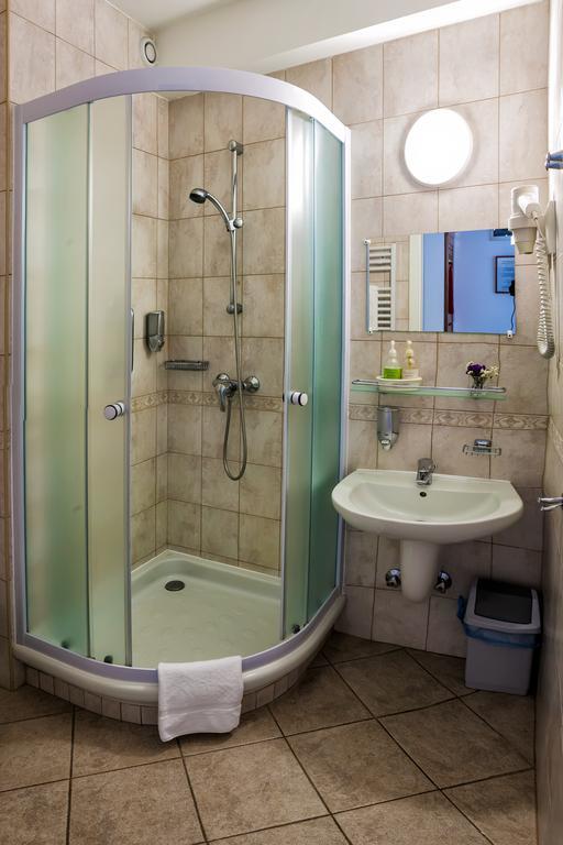 Kata Panzio Bed & Breakfast Szeged Room photo