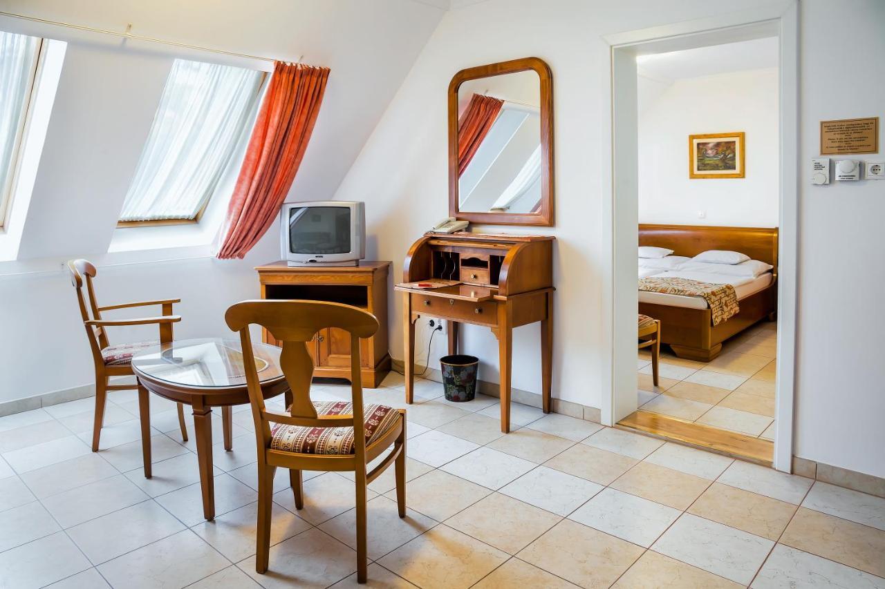Kata Panzio Bed & Breakfast Szeged Room photo